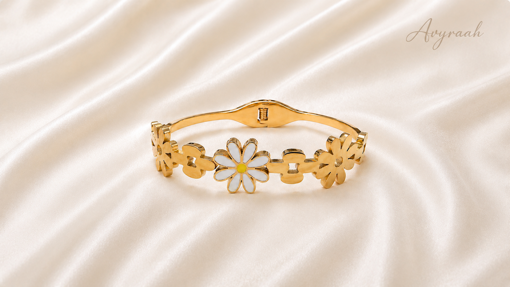 Golden Daisy Bloom Bracelet