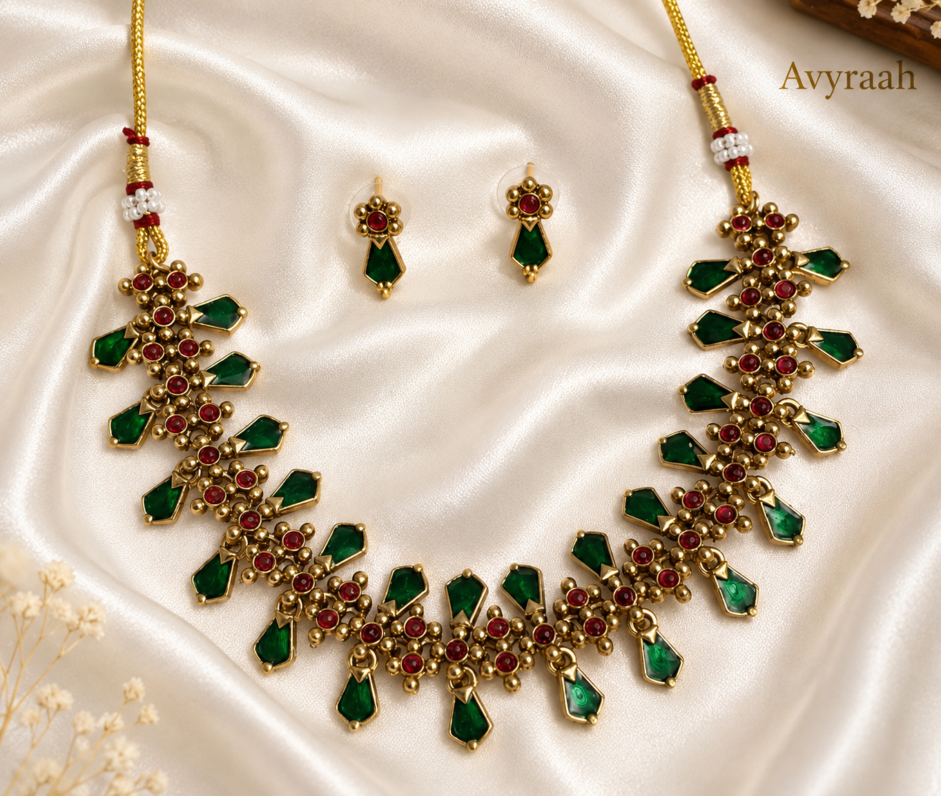 Regal Emerald Palakka Necklace Set